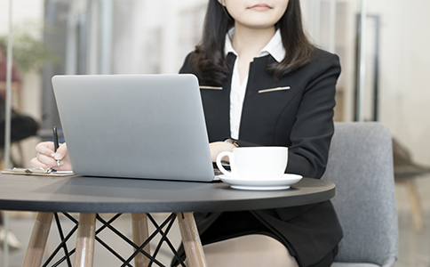 剛開始創(chuàng)業(yè)，注冊公司還是注冊個體工商戶？