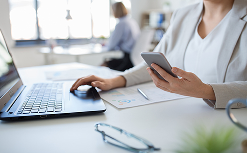 若公司注冊尋求代理服務(wù)，那么還需支付千元左右的代理服務(wù)費用